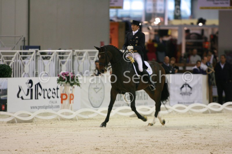 LAUGKS_MEGGLE\'S WELTTALL_MILANO_2011_SS2_2381.jpg